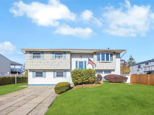 71 Colorado Avenue, Bay Shore, NY 11706