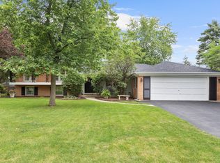 240 N Jackson Rd, Clarendon Hills, IL 60514