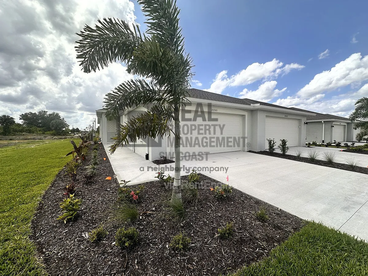 Building Photo - 20501 Hazelnut Ct S