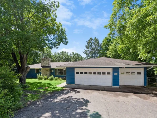 4569 Shoreline Dr, Spring Park, MN 55384