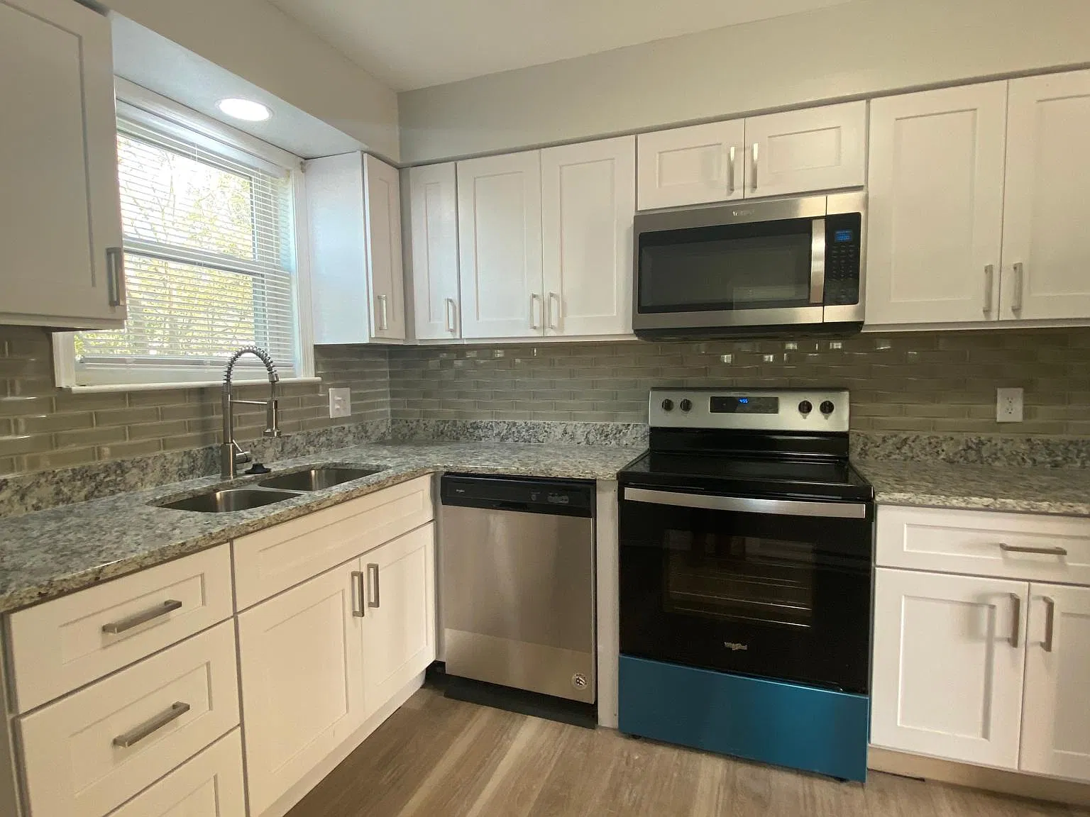 1825 Ego Dr — Photo 2