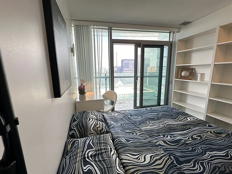 12 York St #5309C — Photo 3