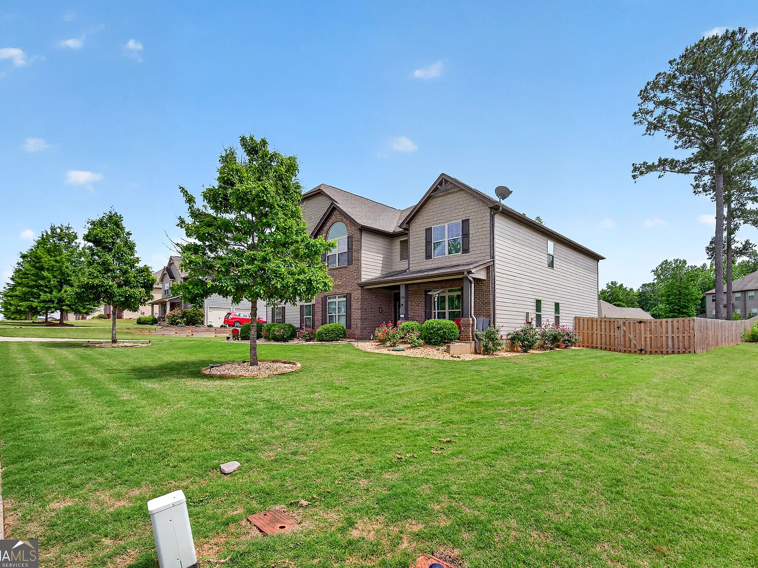 4 bed, 3.5 bath, 4935 sqft, $3,000 — Photo 4