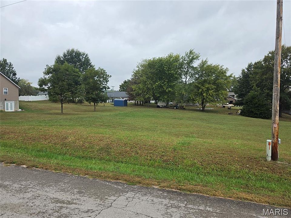 2nd image of 17 Circle Dr