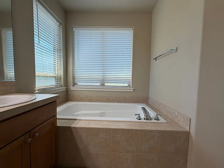 14037 SW Walnut Creek Way — Photo 8