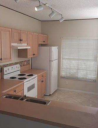 5th image of 364 SW 122nd Ave