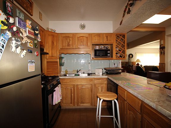 4th image of 10309 Kinross Ave