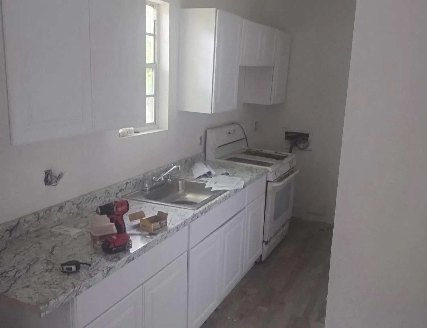 3 bed, 1.0 bath, 868 sqft, $1,200 — Photo 2