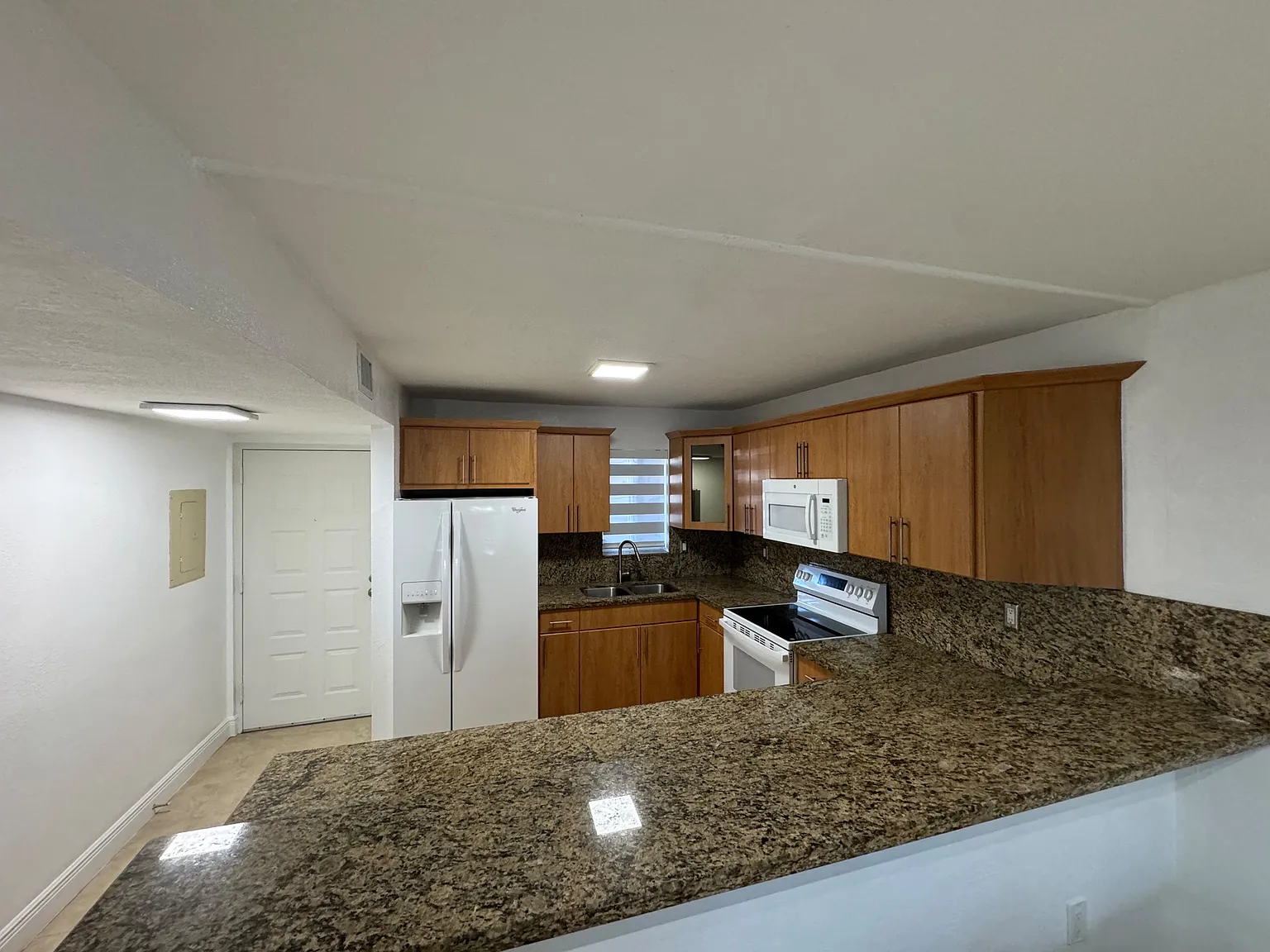 W 44th Ter, Hialeah — Photo 3