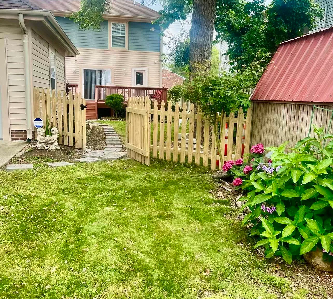 4 bed, 2027 sqft, $2,900 — Photo 2