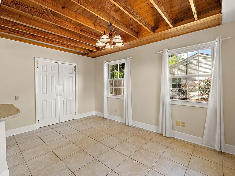 13 Joyce Ave — Photo 7