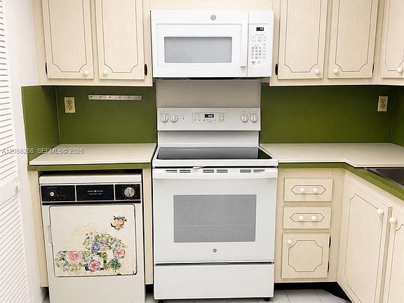4th image of 1865 Brickell Ave APT A1802