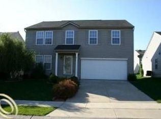 8597 Cass River Dr, Fowlerville, MI 48836