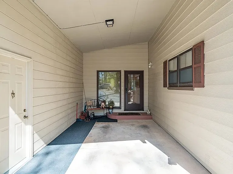 27 Valls Ln — Photo 4
