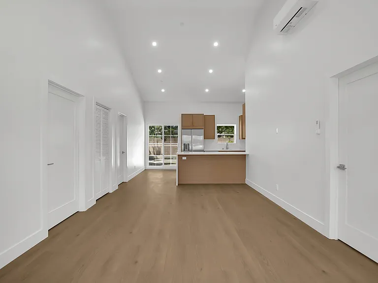 1223 S Santa Anita Ave — Photo 4