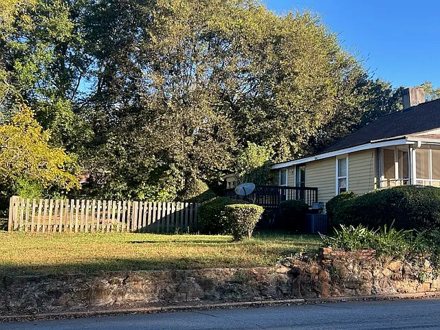 1086 W Hancock Ave — Photo 27