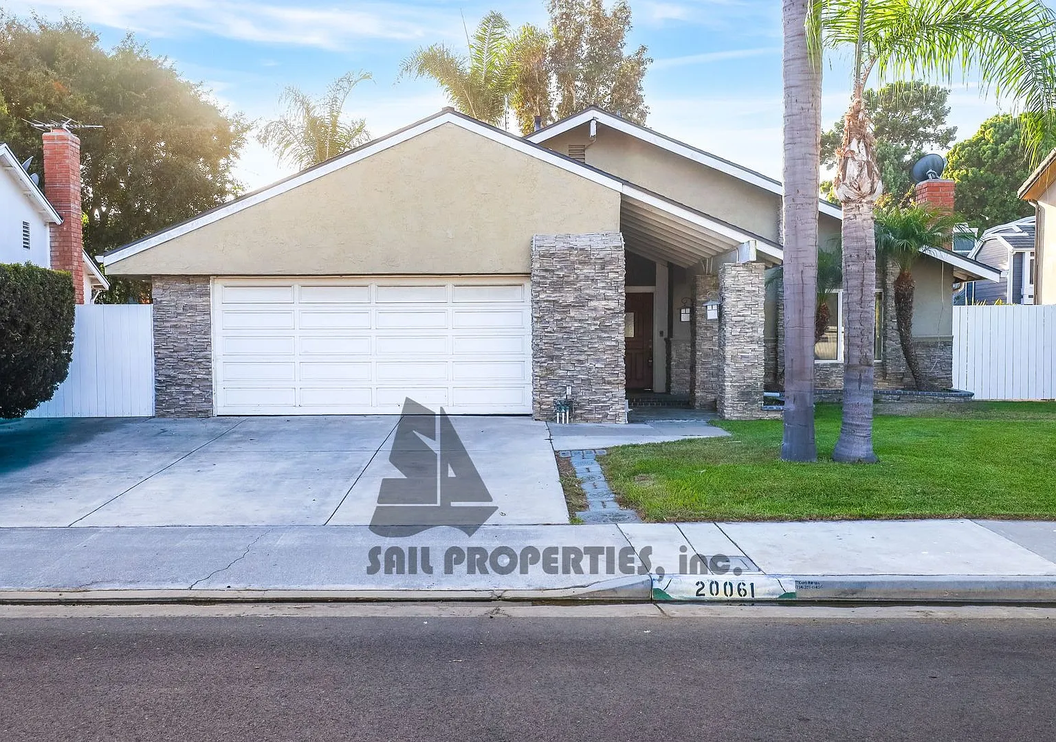 4 Bedroom House for Rent in Huntington Beach, CA Updated, Move-In Ready with Garage, Patio and St... — Photo 1