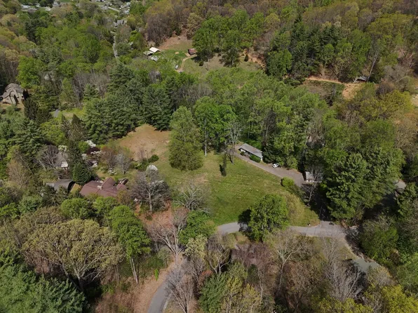 Chestnut Walk Dr, Waynesville, NC 28786