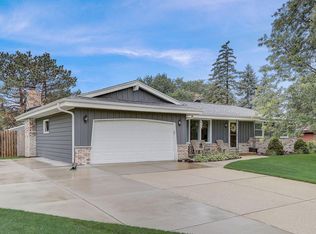 9237 S 35th St, Franklin, WI 53132