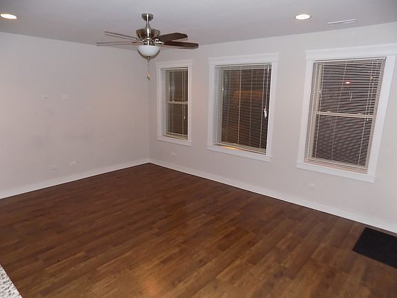 3rd image of 2203 W Farwell Ave #1W