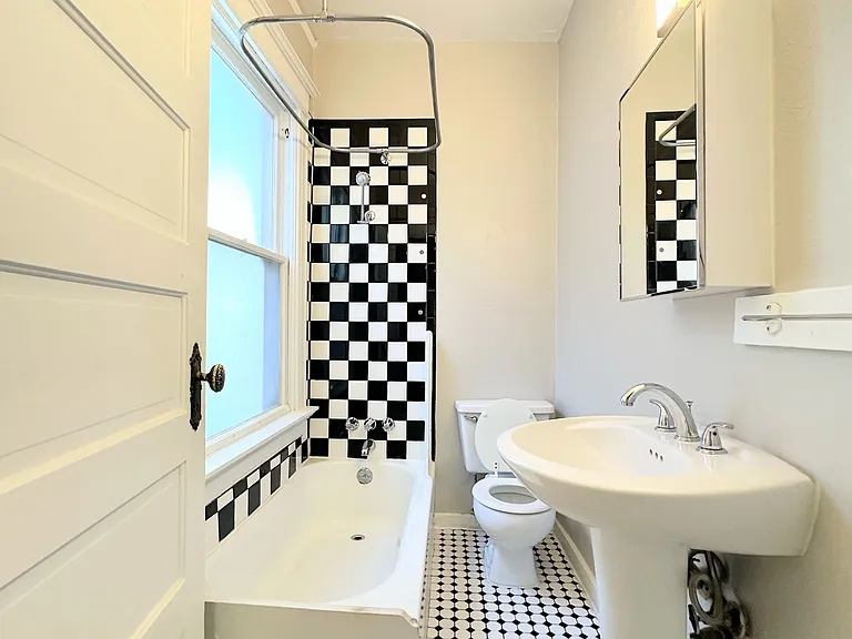 1222 N Pearl St #G — Photo 14
