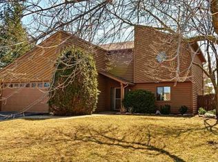 2481 Blue Spruce Ln, Aurora, IL 60502