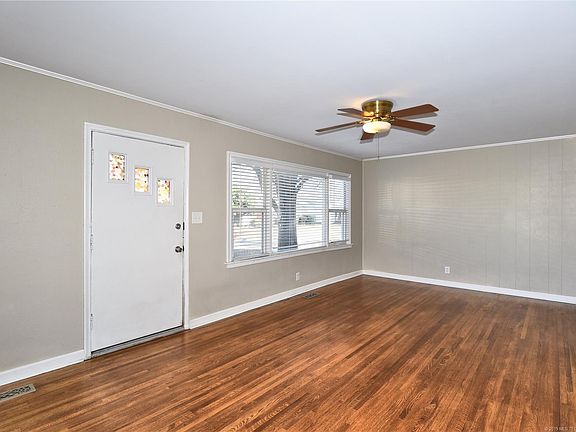 4th image of 1452 E 52nd Pl