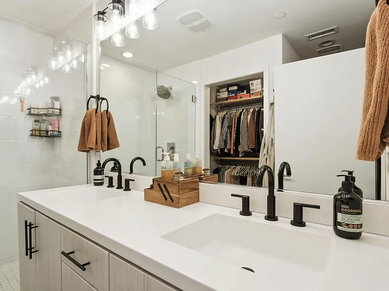 2200 Fox Ln — Photo 23