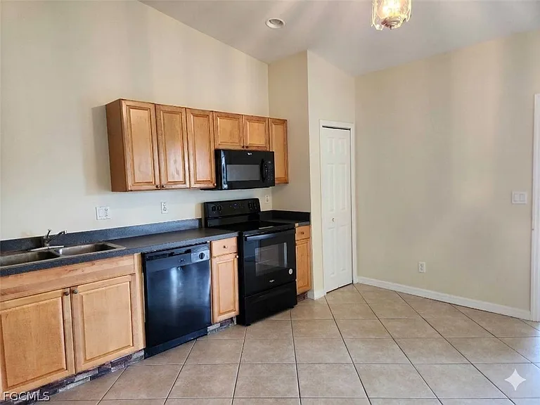 2120 Snead Dr — Photo 6