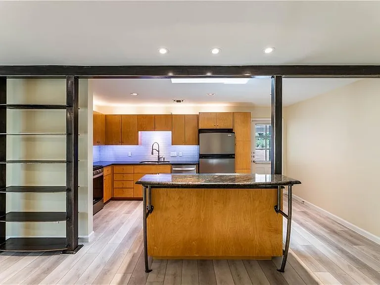 1704 Emilie Ln — Photo 3