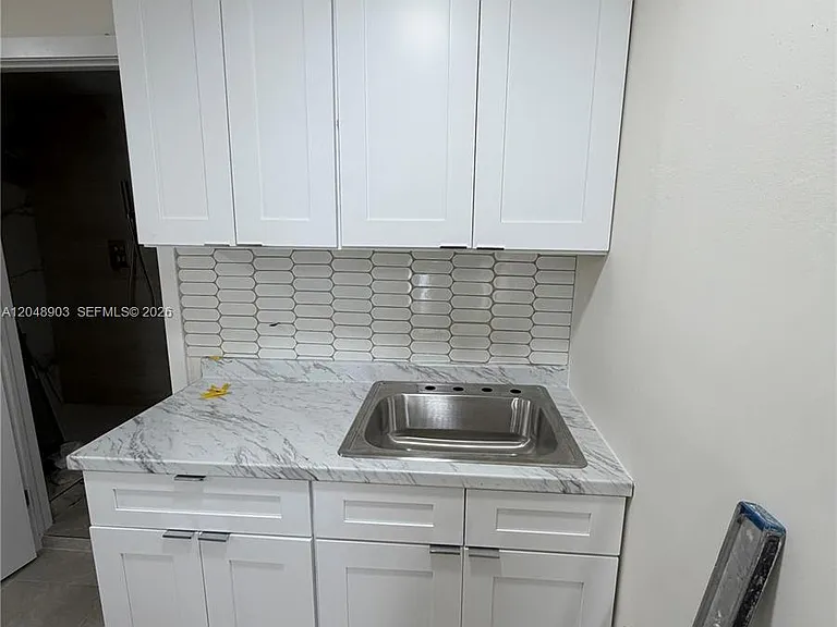 725 SW 1st Ave #1 — Photo 4