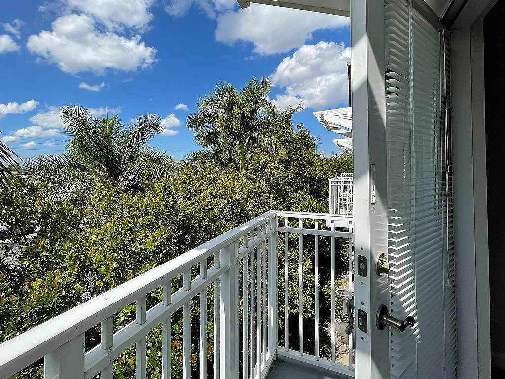 2 bed, 1.5 bath, 1414 sqft, $2,700 — Photo 3