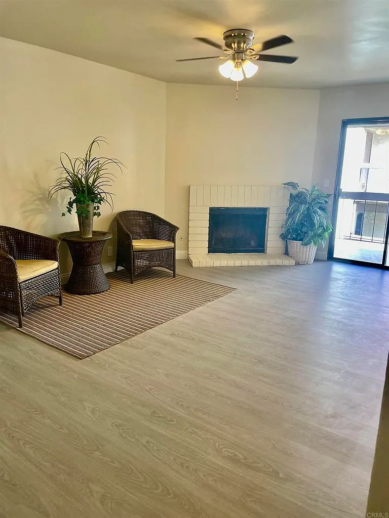 2 bed, 2.0 bath, 1081 sqft, $2,400 — Photo 3