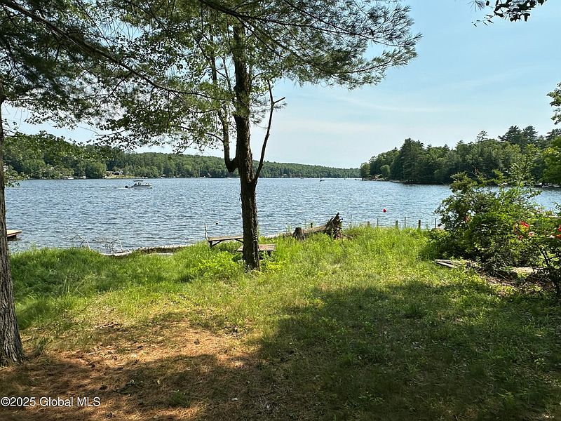 3rd image of 13 Taylor Woods Road