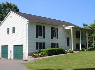 4 Carriage Hill Ln, Hudson, MA 01749