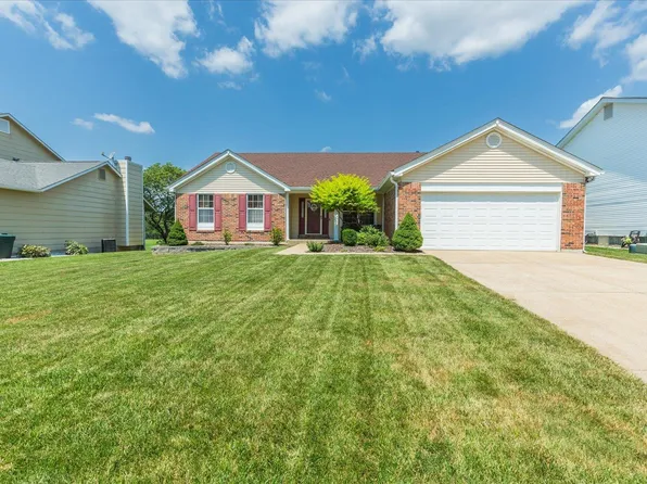3045 Country Knoll Dr, Saint Charles, MO 63303