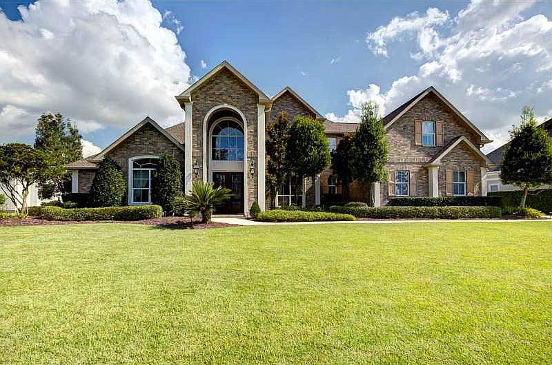 1st image of 211 Forest Oaks Dr