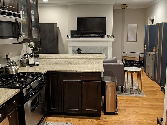 3rd image of 634 Hinman Ave APT 2D