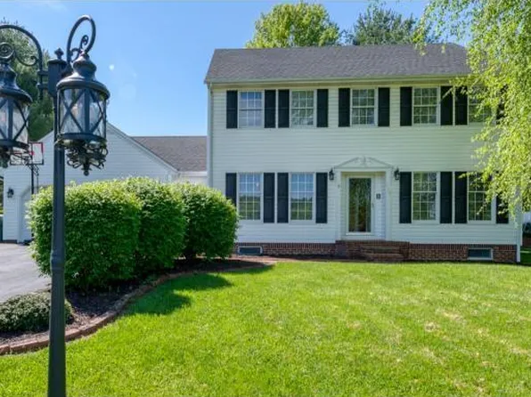 210 Bogey Dr, Abingdon, VA 24211