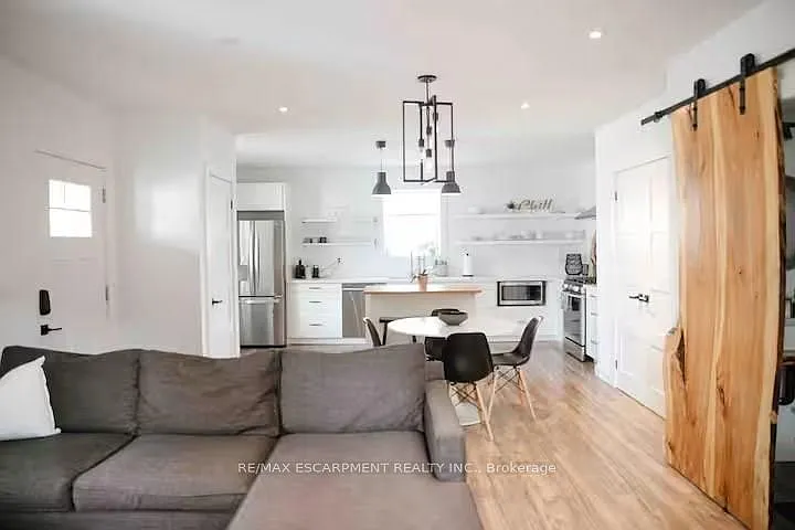 426 Wilson St E #1 — Photo 16