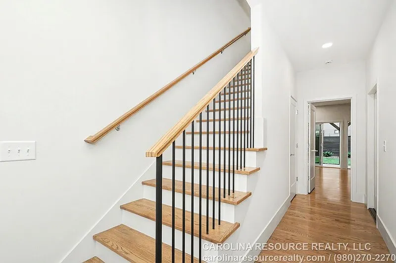3 bed, 3.5 bath, 2000 sqft, $3,295 — Photo 2