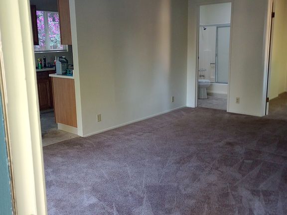 5th image of 1137 1/2 Garfield Ave