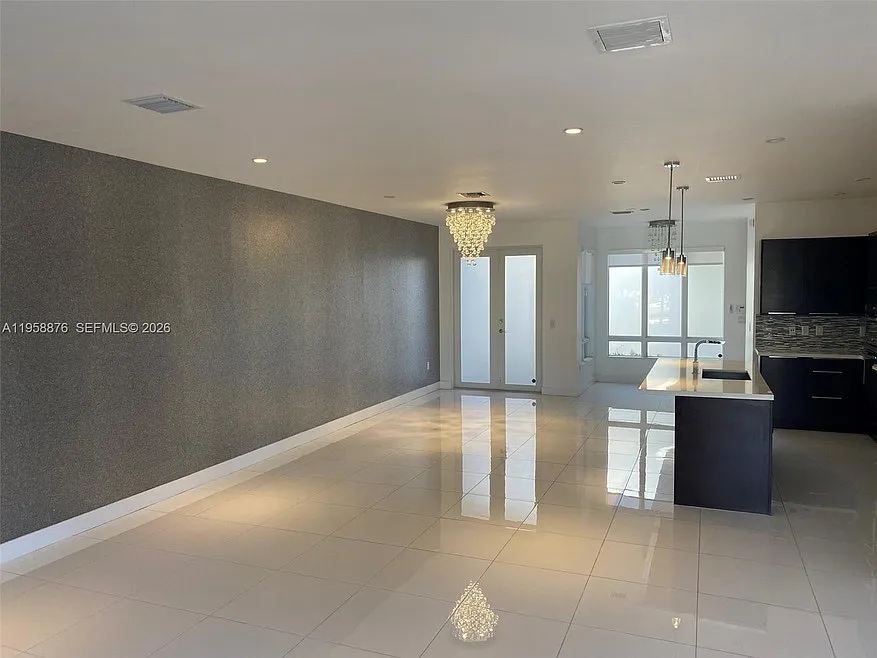 3 bed, 2.5 bath, 1908 sqft, $4,700 — Photo 4