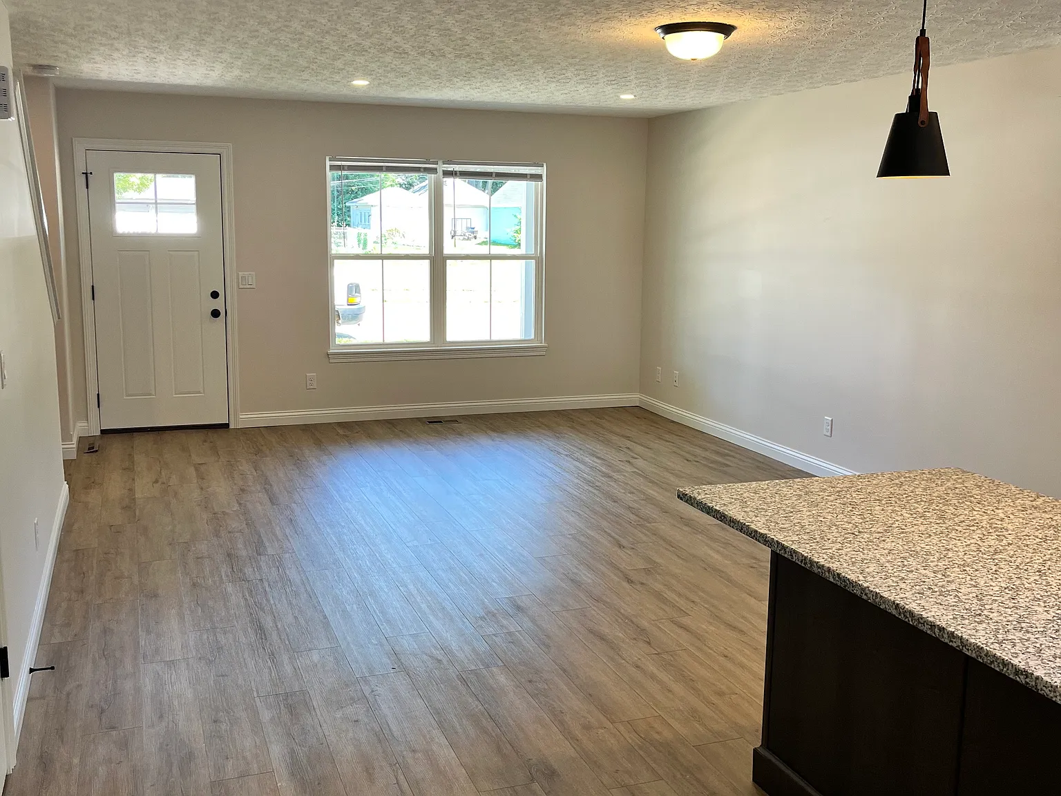 2 bed, 1.5 bath, 1124 sqft, $1,350 — Photo 3