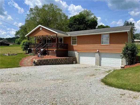 510 4th St, Bergholz, OH 43908