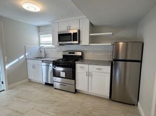 40 Bourne St #R, Bristol, RI 02809