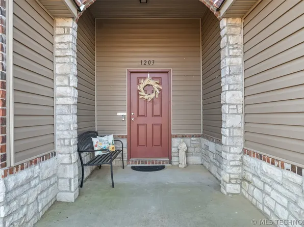 1203 W Missouri Ave, Claremore, OK 74019