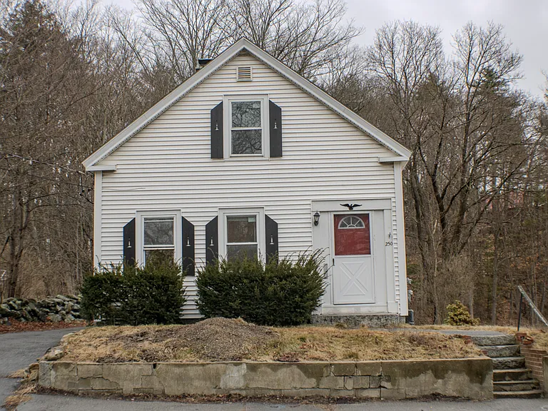 250 Ashburnham St — Photo 1