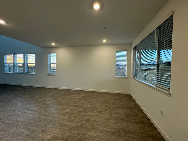 243 Dock Cir — Photo 12