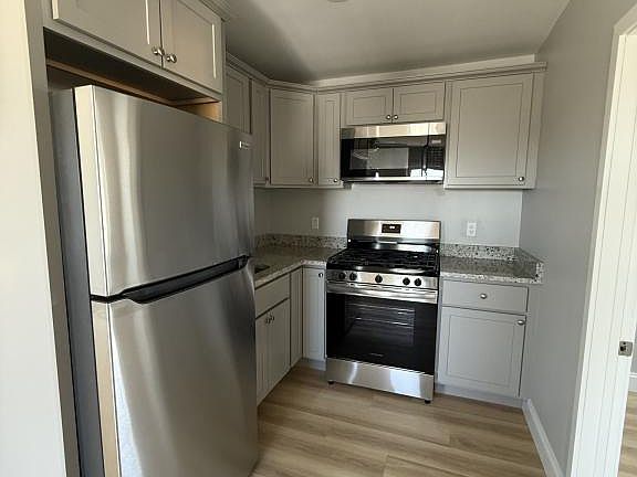 2nd image of 161 Mulberry St